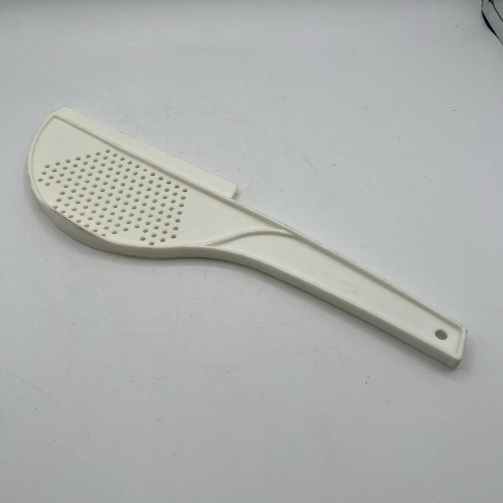 Vintage Rubbermaid Spatula Pot Strainer - White 1907-4